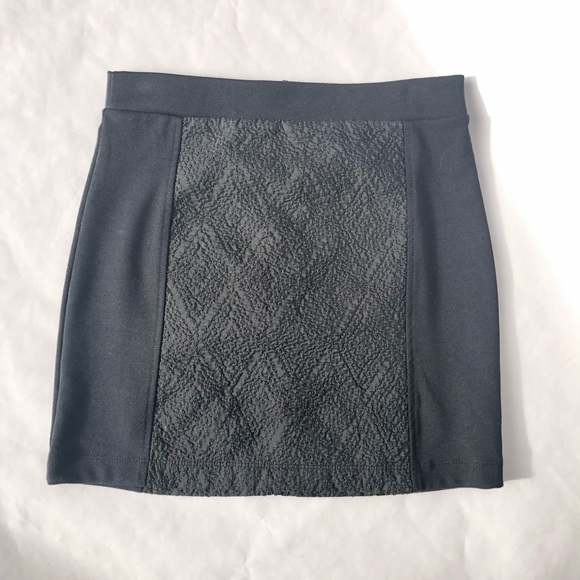 ⭐️4/$20⭐️ AEO Black Mini Skirt - Picture 1 of 4